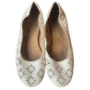 EUC White Mountain Women's KAREN Ballet Flats Cut-Out Eyelet Shoes Size 7.5